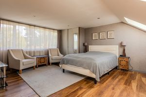 Bedroom- click for photo gallery
